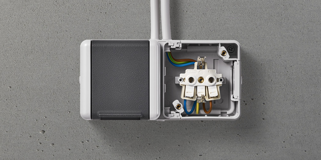 Doppelsteckdose mit Trennsteg bei AFG-Elektrotechnik GmbH in Hamburg